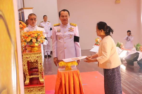 ร่วมพิธีมอบแบบลายผ้าพระราชทาน "ลายขอสมเด็จฯ-เจ้าฟ้าฯ” และ “ลายบุปผาบรมราชินีนาถ” ประจำปี 2569 